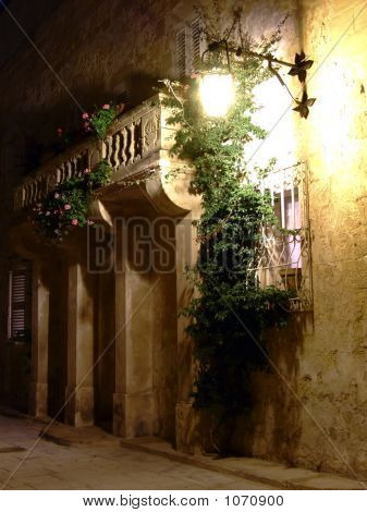 Średniowiecznego miasta Mdina nocą