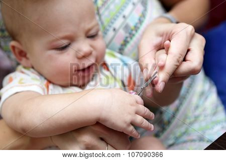 Mother Tonsured Nails Of Her Baby