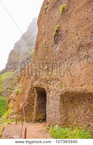 Hiking Trail Passage Pico Arieiro To Pico Ruivo - Tunnel Entrance / Exit