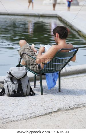 Turistické čtení a odběr slunce