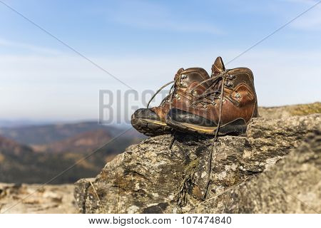Winter Sports Style Woman's Boot. Natural Leather And Fur. Heavy-duty Cold-resistant Outsole