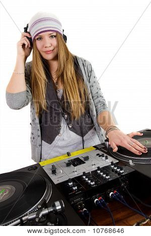 年轻的嘻哈女 Dj 播放