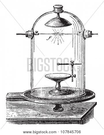 Heat reflection in a vacuum experience Davy, vintage engraved illustration. Industrial encyclopedia E.-O. Lami - 1875.