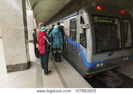 Nizhny Novgorod RUSSIA - 02.11.2015. people come to the train at the station Gorkovskaya