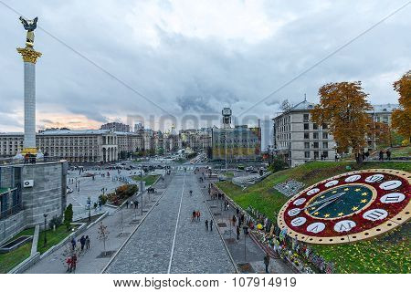 Panoramic View Of The Evening Independence Square And The Street. Kiev