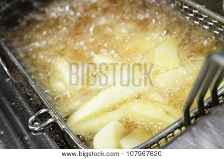 cooking fried chips