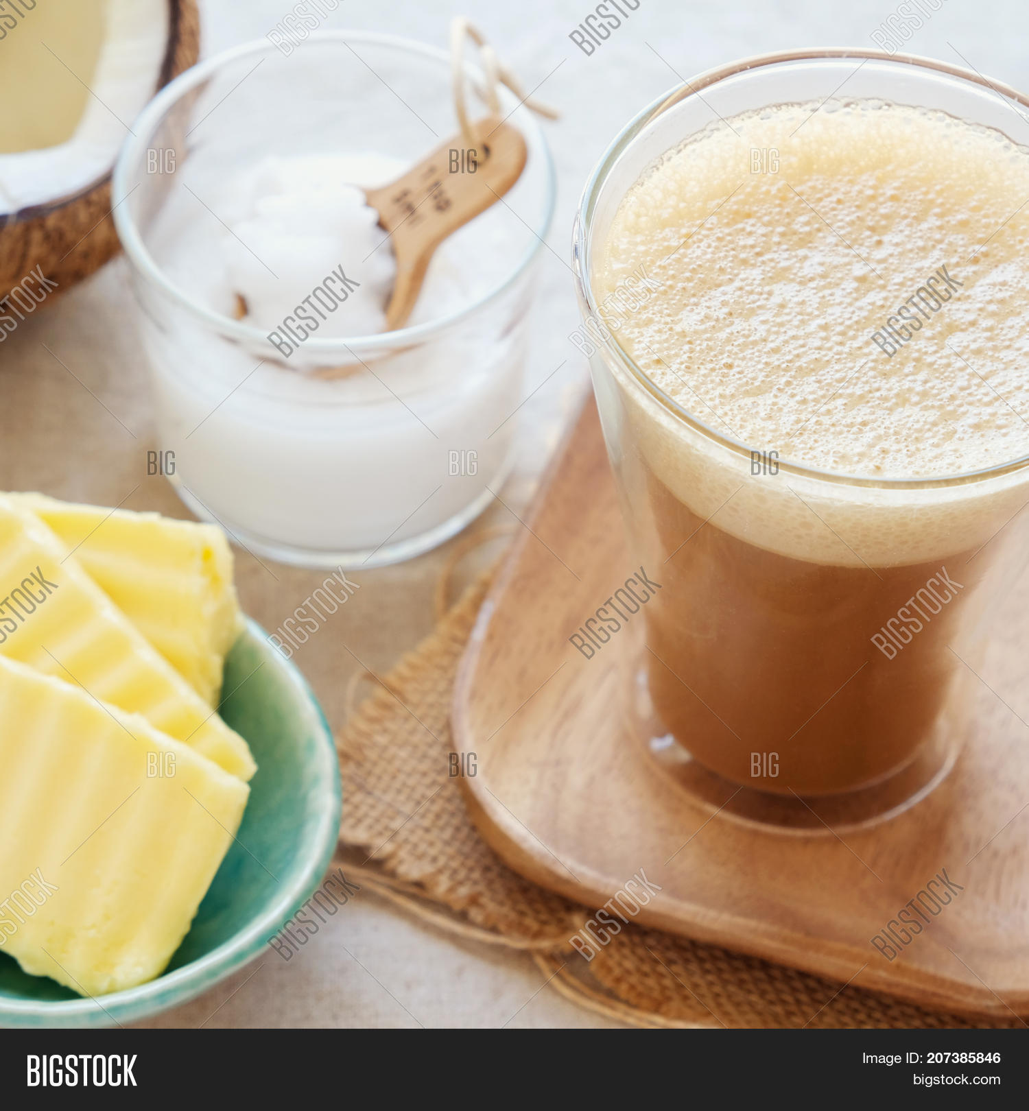bulletproof coffee, blended图片和照片 | bigstock