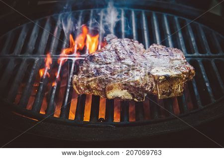 Steak Ribi Black Angus Grilled Stripes Smoke Steam Charcoal Frying