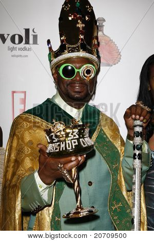 LOS ANGELES - 3 cze: Biskup Magic Don Juan przybywających na ceremonii gdzie 