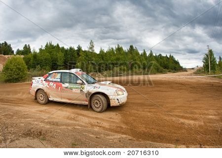 Rostov, Rusko - září 05: Vadim Michaylov jednotky auto Subaru Impreza v rostovská Velikiy Ru
