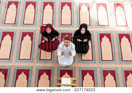 Muslim girl and the man marry by Muslim traditions.