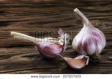 garlic closeup on a brown wooden kitchen table