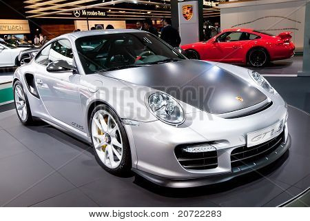 Moskva, Rusko - 25. srpna: Šedá sportovní vůz Porsche Gt 2 Rs na mezinárodní výstavě v Moskvě mimo