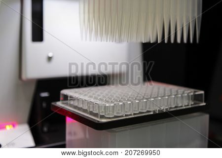 Liquid handle device for laboratory ; selectie focus