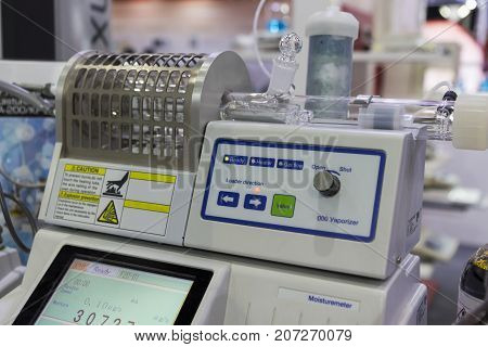 Chemical Coulometric Moisture Meter ; selective focus