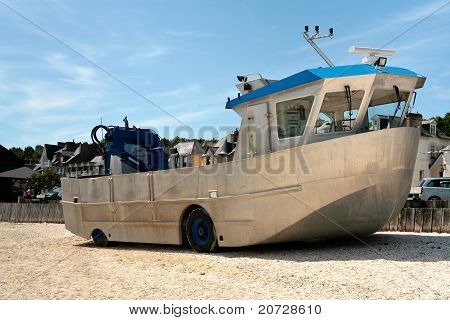 Amfibie łodzi na plaży