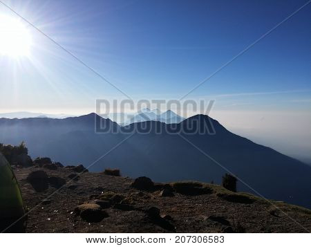 Vista de las cadenas volcánicas en Guatemala