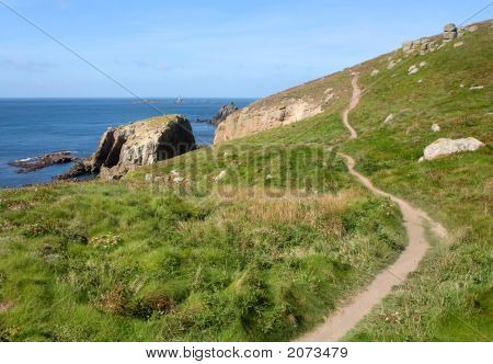 La Cornwall Coast Path Lands End e faro di Longships.