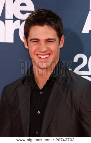 LOS ANGELES - JUN 5: Steven R. McQueen przybywających na MTV Movie Awards 2011 w Gibson Ampithea
