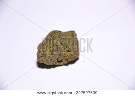 moonrocks are cannabis buds that are dipped in hash oil then rolled in kief
