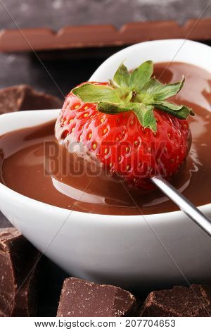 Fondue with Melting chocolate or melted chocolate and strawberry.