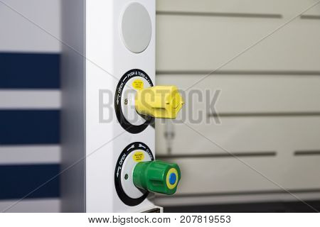 Open / close knop switch instrument door.