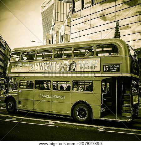 Double decker bus in London, UK, 30/12/2015