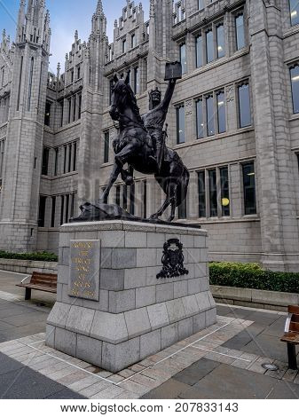 ABERDEEN, SCOTLAND - JULY 25: Statue of Robert the Bruce in front of Marischal College on July 25, 2017 in Aberdeen Scotland.  Robert the Bruce is the most celebrated Scottish king.