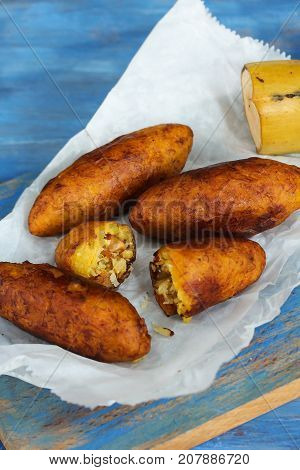 Unnakaya / Plantain fritters with coconut filling - Ramadan food of Kerala Malabar