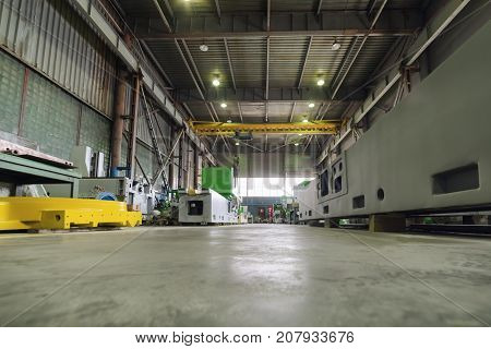 A long shop of a factory for the production of metalworking machines.