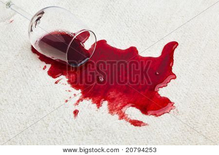 Si versa il vino rosso