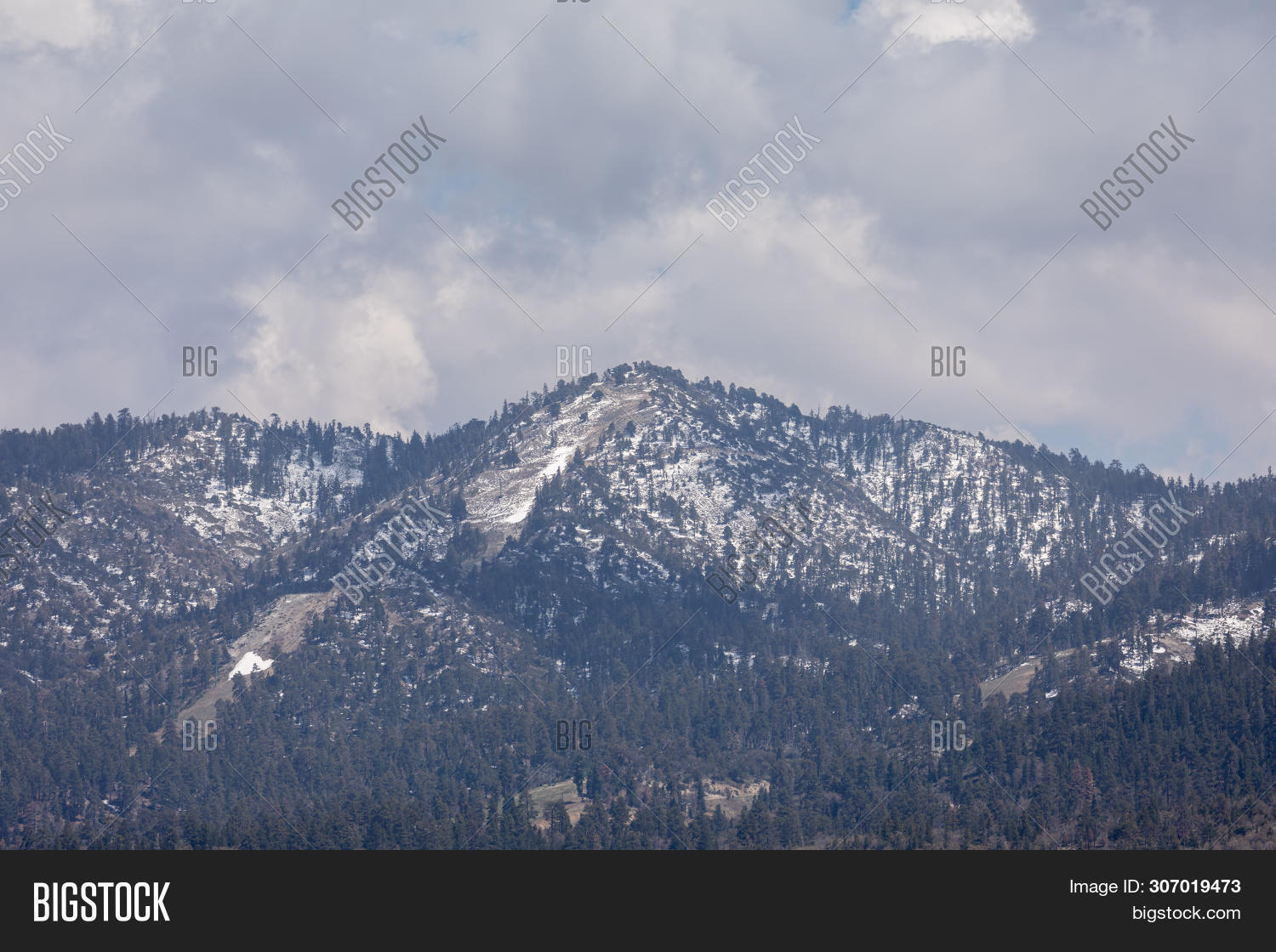 Projenizin bütçesine uygun fiyatlı, yüksek kaliteli Mountains covered snow ...