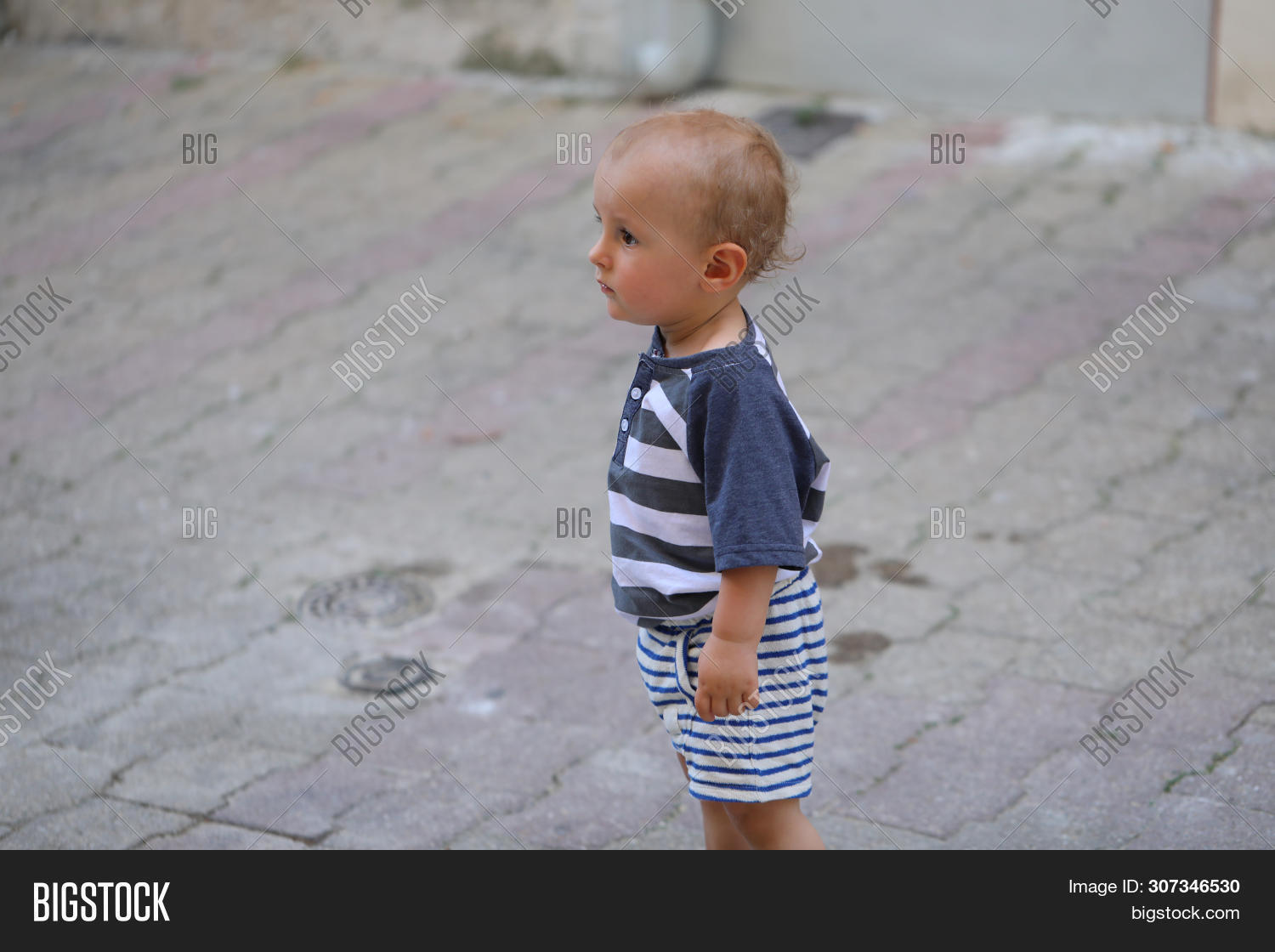 when a baby boy should start walking