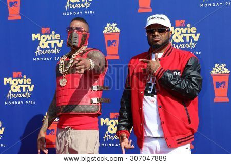 LOS ANGELES - JUN 15:  Nick Cannon, DJ D-Wrek at the 2019 MTV Movie & TV Awards at the Barker Hanger on June 15, 2019 in Santa Monica, CA