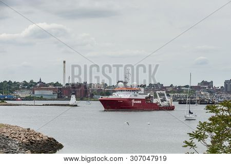 New Bedford, Massachusetts, Usa - June 17, 2019: Survey Vessel Fugro Discovery  Heading Out Of New B