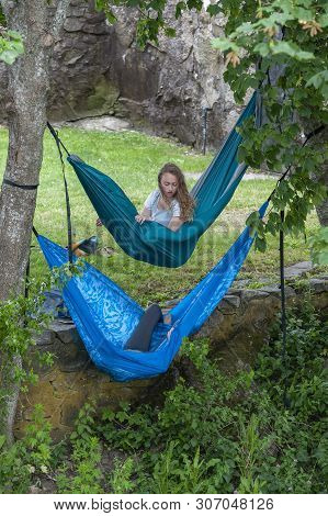 Fairhaven, Massachusetts, Usa - June 17, 2019: Couple Make Use Of Bunk Style Hammock Rig Slung Betwe