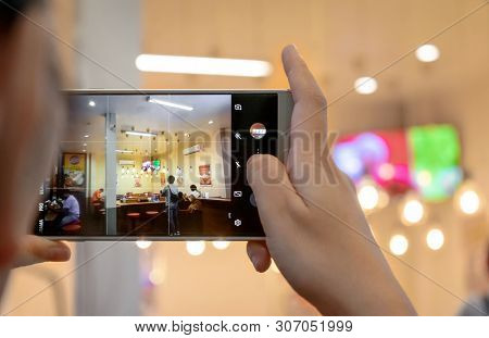 Bangkok, Thailand - June 15: Unnamed Dinner Takes A Photo Using The Rule Of Thirds At Moom Kapao Fas