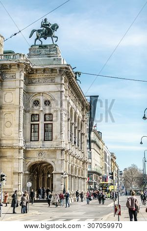 Viena, Austria - March 18, 2019: Picturesque View Of Viennese Square With Architectural Monument