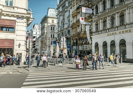 Viena, Austria - March 18, 2019: Urban View Of The Lively Central Street With Tourists And Shops