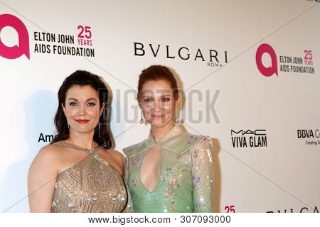 LOS ANGELES - MAR 4: Bellay Young, Darby Stanchfield at the 2018 Elton John AIDS Foundation Oscar Viewing Party at the West Hollywood Park on March 4, 2018 in West Hollywood, CA