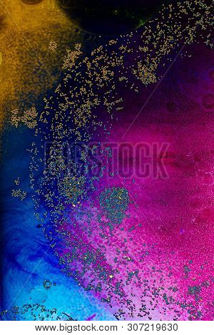 Oil Bubbles Inside Water Base Form Patterns