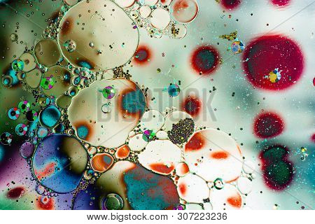 Oil Bubbles Inside Water Base Form Patterns