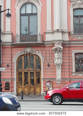 Saint-petersburg, Russia - May 1, 2019: Facade Of Old Building On Nevsky Avenue With Cars Riding Alo