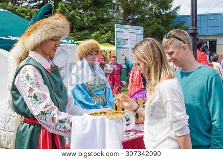 Yekaterinburg, Russia, June 15, 2019. On The Hands Of A Man Bashkir Baursak In A Plate With An Ethni