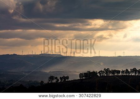 Wind Turbines. Wind Power Generators. Alternative Energy, Reduce Global Warming. Reduce Insufficient