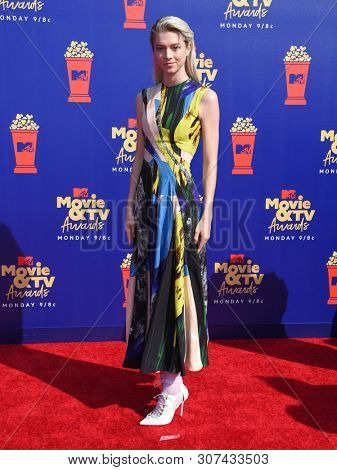 LOS ANGELES - JUN 15:  Hunter Schafer arrives for the MTV Movie & TV Awards 2019 on June 15, 2019 in Santa Monica, CA