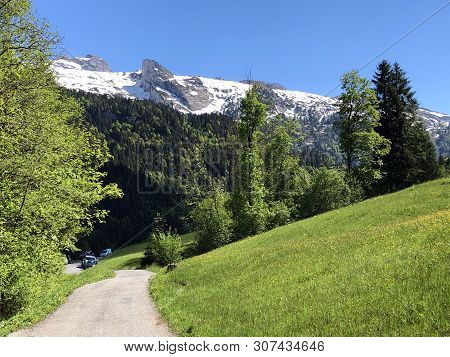 Road And Walk Through The Wagital Valley And By The Wagitalersee Or Waegitalersee Alpine Lake, Inner