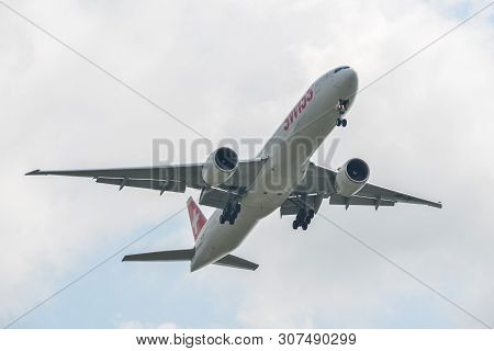 Bangkok, Thailand - Apr 24, 2018. Swiss International Air Lines Hb-jni (boeing 777-300er) Landing At