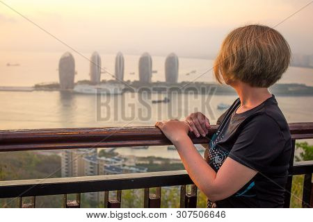 Sanya, Hainan Island, China - May 16, 2019: A Girl Is Watching A Panorama Of Sanya Phoenix Island Fr