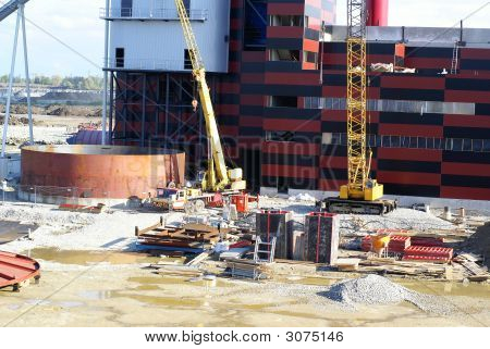 Krane und Chinmey am Bau Industrie Fabrik